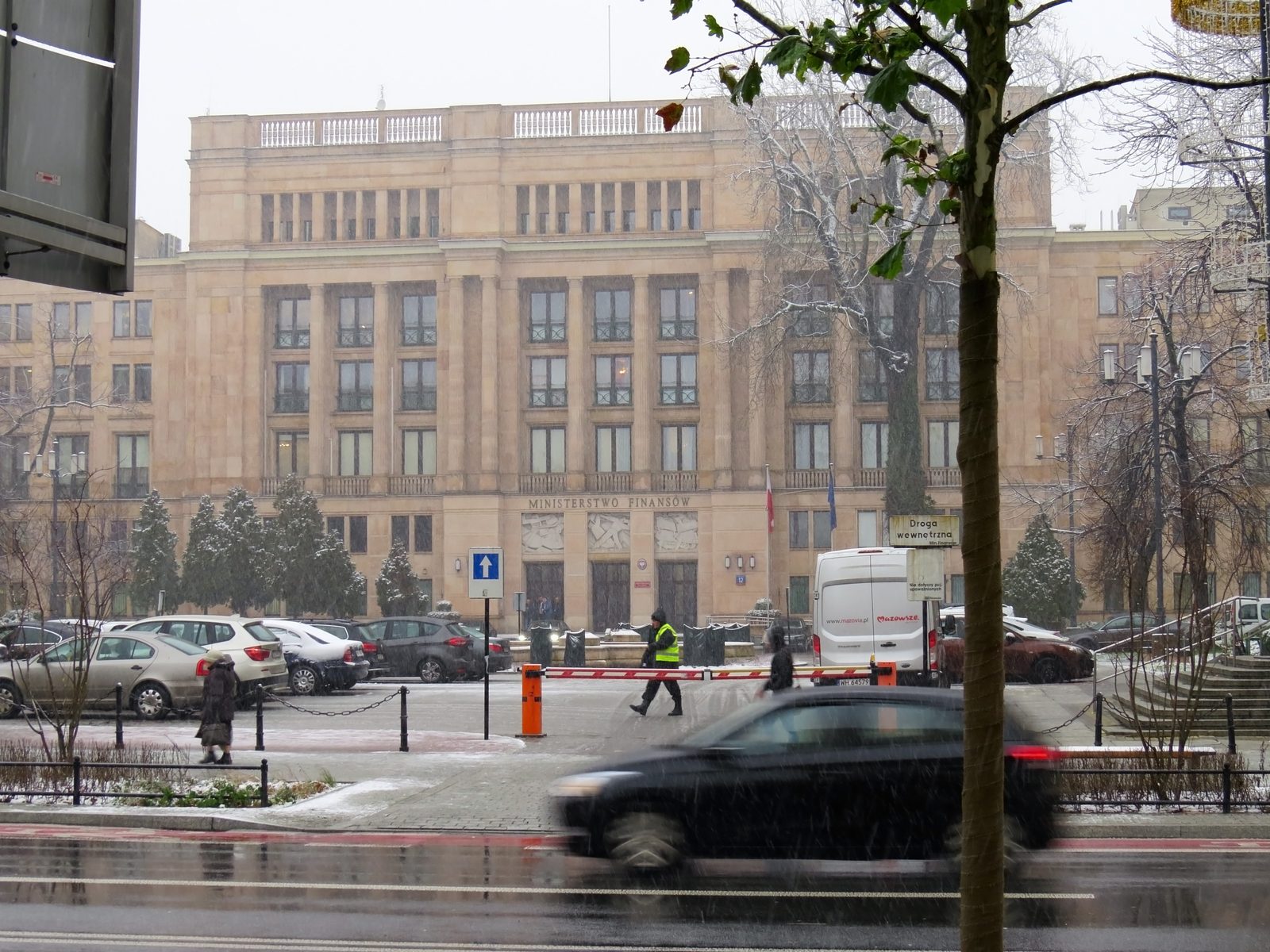 Gmach Ministerstwa Finansów przy ulicy Świętokrzyskiej 12 w Warszawie.